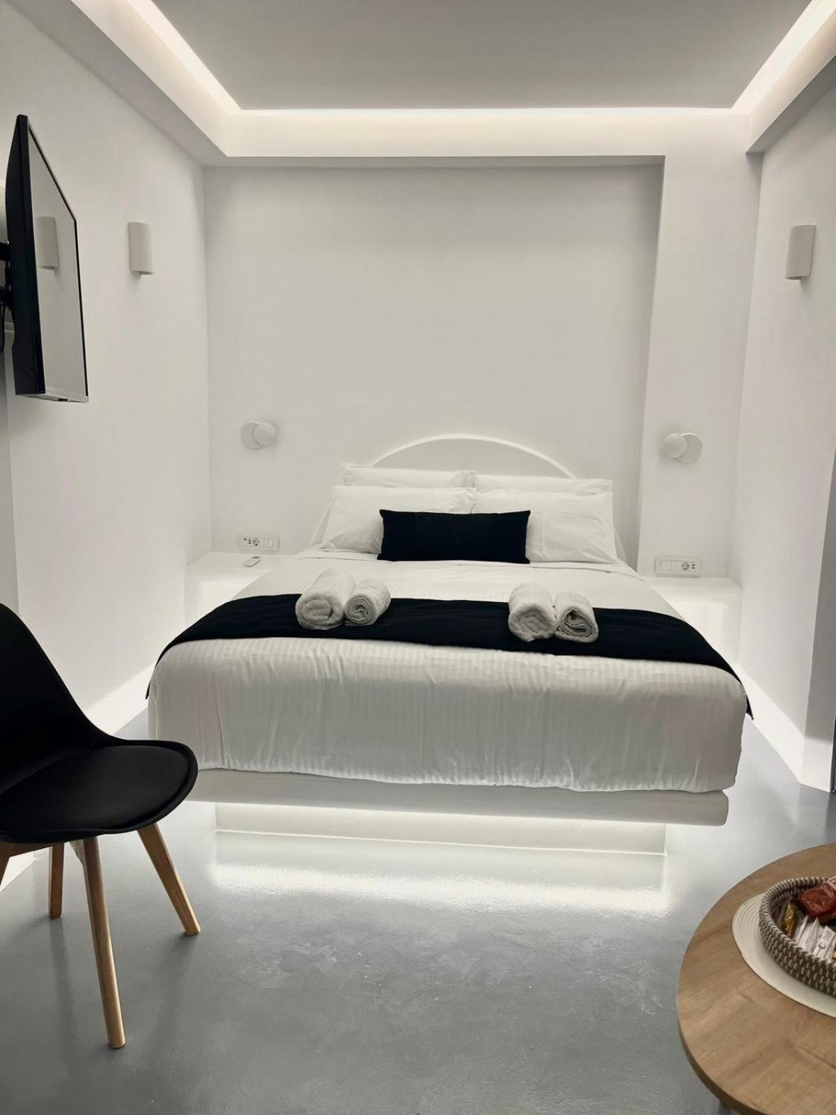 Oinos Luxury Suites Foinikia  Ngoại thất bức ảnh