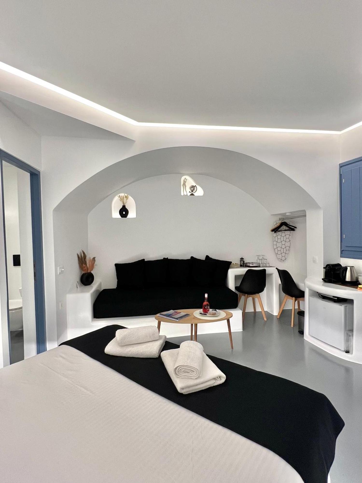 Oinos Luxury Suites Foinikia  Ngoại thất bức ảnh
